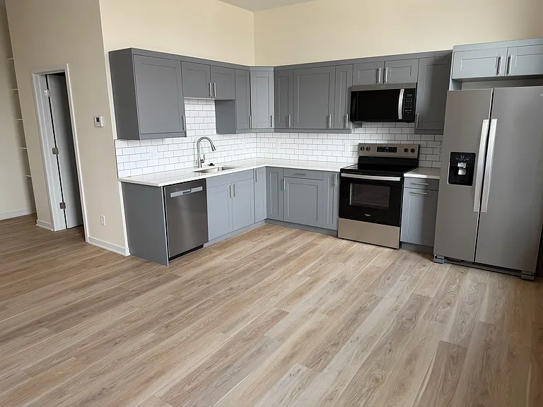 900 Central Ave #202 — Photo 8