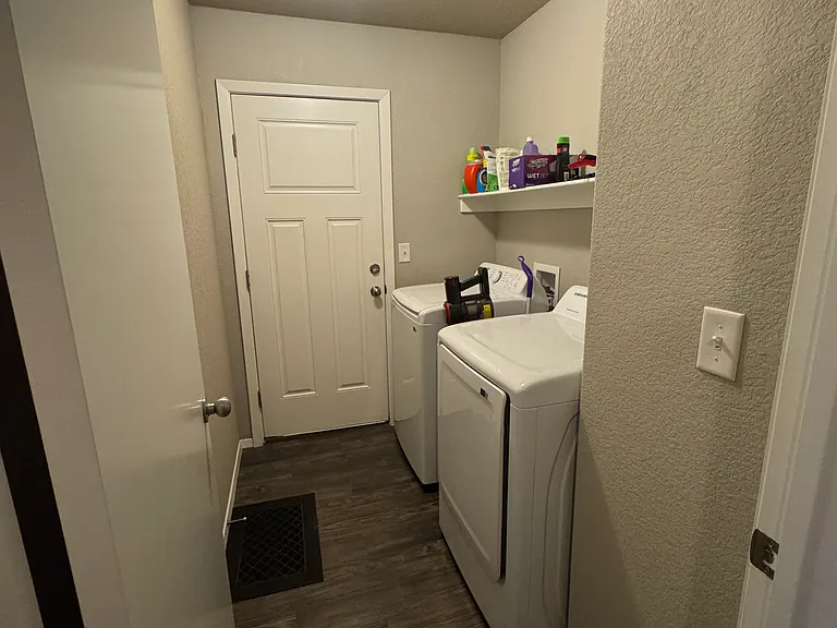 222 E Anabranch Ct — Photo 6