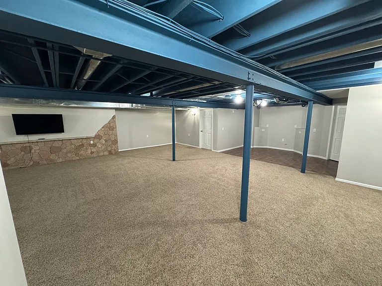 16152 Kingsway Dr — Photo 10