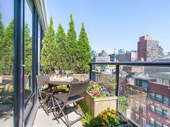 3rd image of 350 W 53rd St #Phe