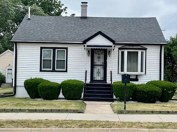 1700 Cora St, Crest Hill, IL 60403