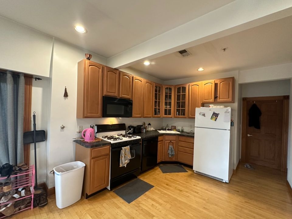 1st image of 22 High St Ste 6