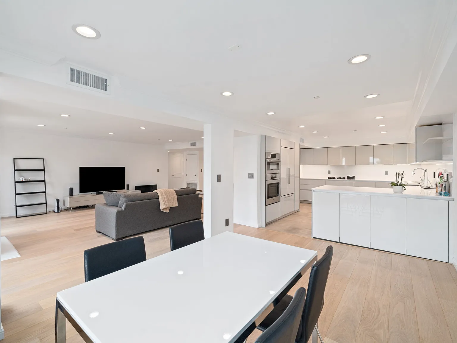 3 bed, 1766 sqft, $1,800 — Photo 4