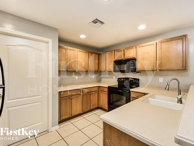 1035 NW 16th Pl — Photo 5
