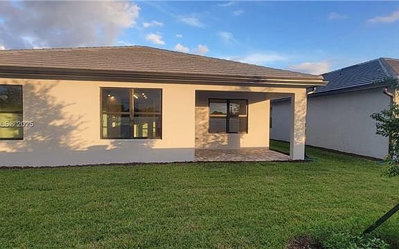 2nd image of 2941 Hibiscus Ave