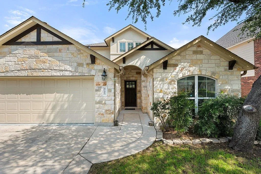4 bed, 4.0 bath, 3049 sqft, $3,099 — Photo 2