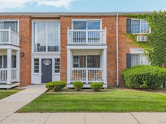 3rd image of 2405 Torquay Ave APT 207