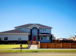 2730 Crescent Dr NW, Minot, ND 58703
