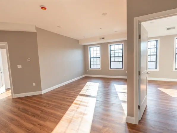 13 Nahant St #2F, Lynn, MA 01902