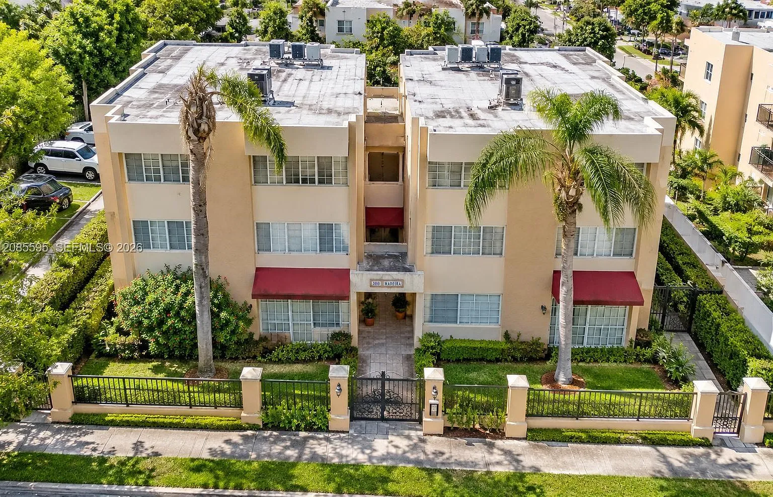 Madeira Village Condo — Photo 2