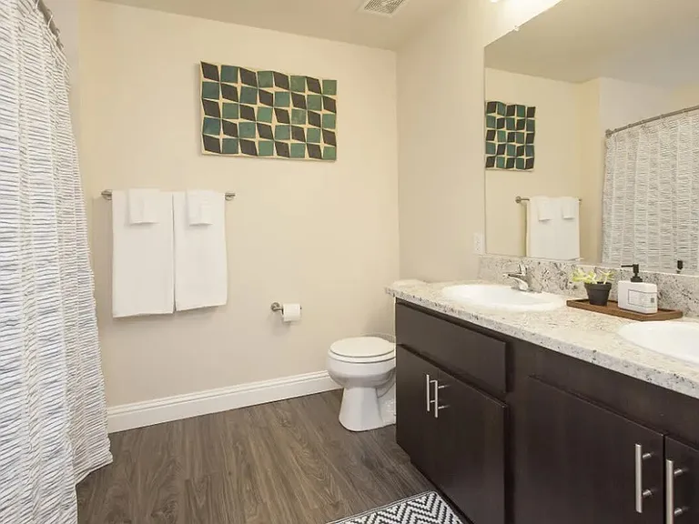 Villagio Luxury Apartments — Photo 14