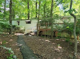 17 N Mockingbird Ln, Arden, NC 28704