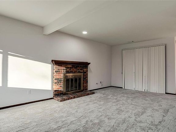 4th image of 3220 Creekwood Dr