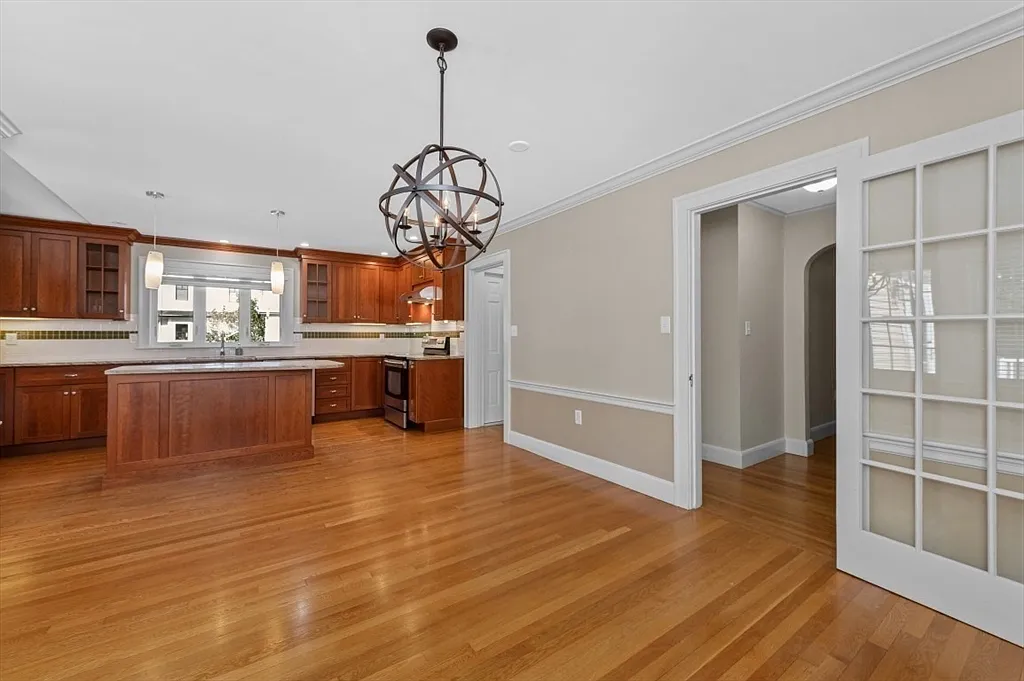 4 bed, 2.5 bath, 2000 sqft, $6,800 — Photo 4