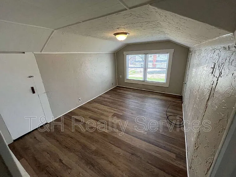 2916 Noble St — Photo 6
