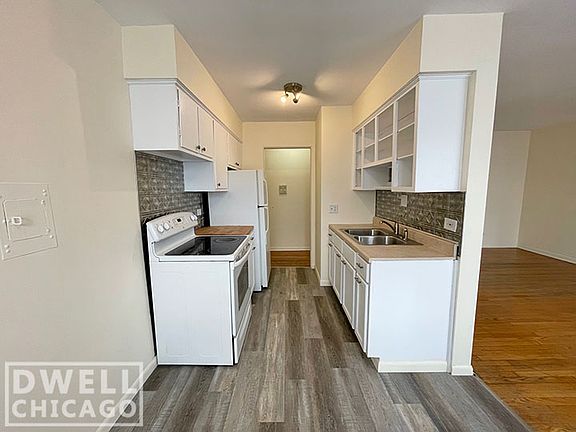4th image of 2422 W Berwyn Ave