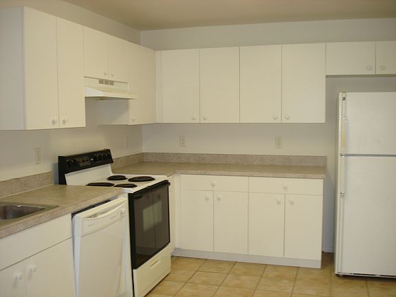 4th image of 1587 Gilbert Ave S