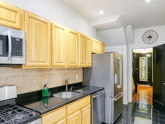 5th image of 164 Crown St #1