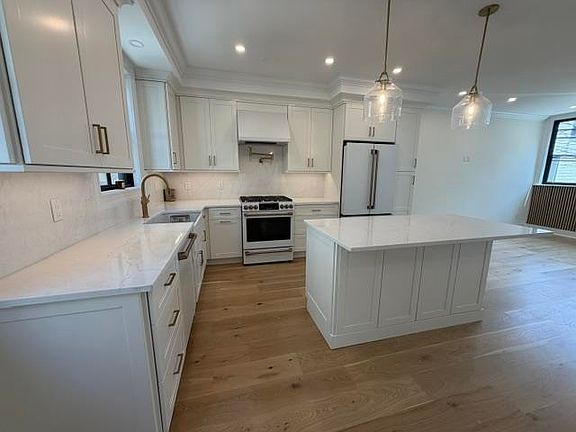 4th image of 406 Court St