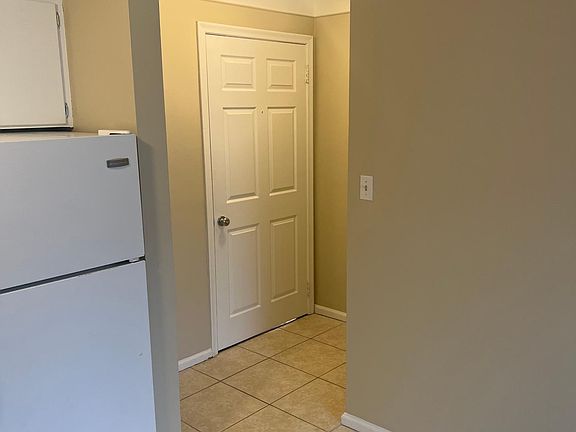 5th image of 16178 Regina Ave #3