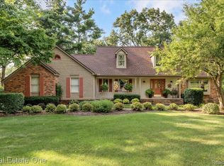 714 Heritage Dr, Milford, MI 48381