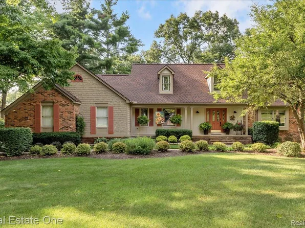 714 Heritage Dr, Milford, MI 48381