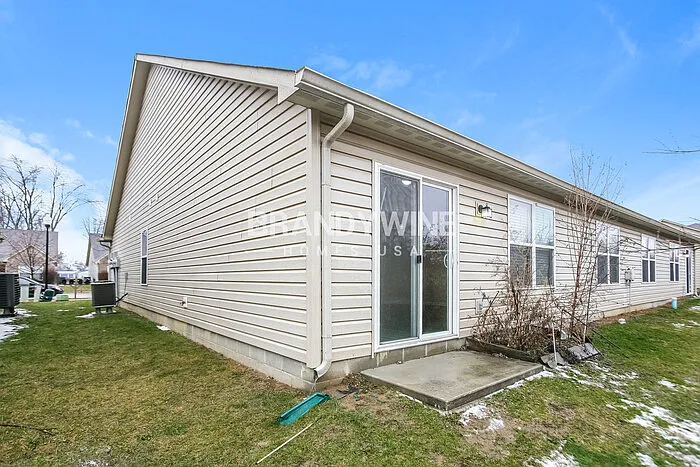 1933 Lisa Walk Dr — Photo 16