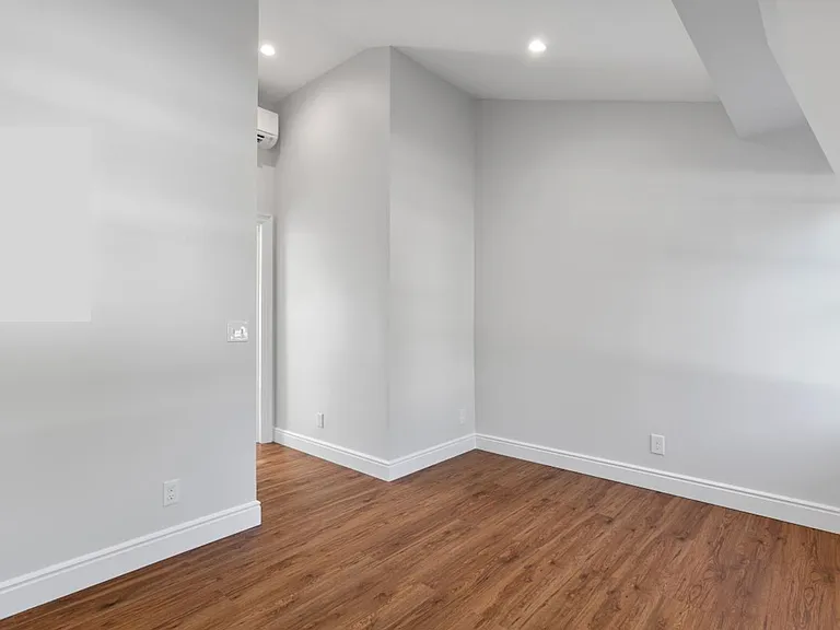 3 Park Street - Apt 2 - Bedroom -"Pembroke"