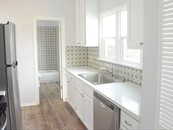 5th image of 2539 1/2 S Burnside Ave #0