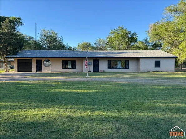 106 E Manchester Ave, Coolidge, KS 67836