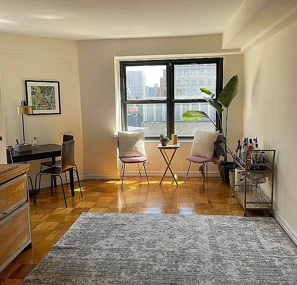 279 E 44th St #110 — Photo 1