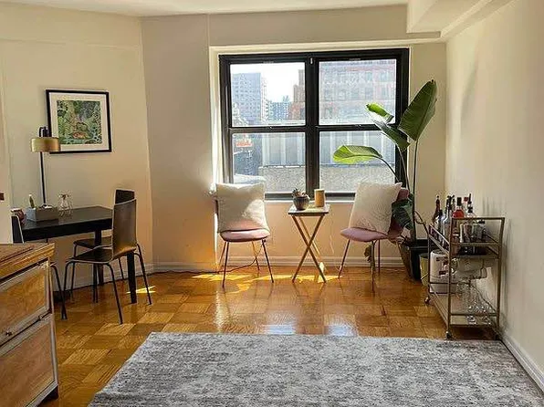 279 East 44th Street image 1 of 6