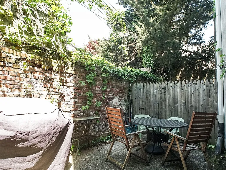 249 Queen St #2 — Photo 13