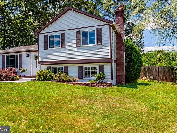 2nd image of 3354 Heathcliffe Ct