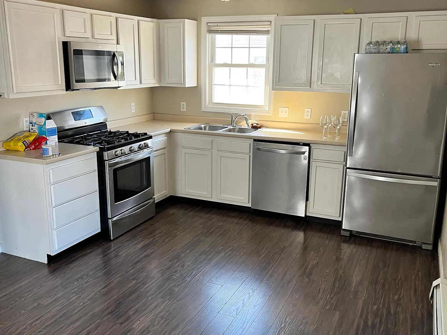 3 bed, 1500 sqft, $2,300 — Photo 2