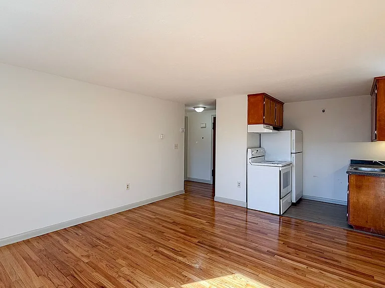 180 Bond St / Theo Investments LLC — Photo 2
