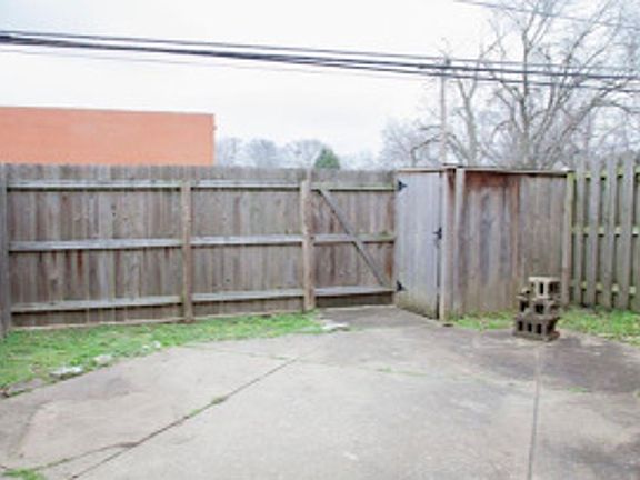3rd image of 104 Buckingham Dr