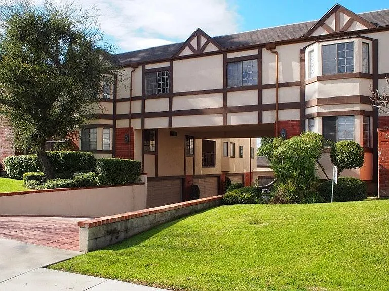 129 S Encinitas Ave #F — Photo 2