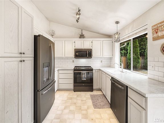 5th image of 20724 108th Street Ct E