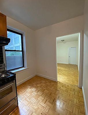 4th image of 226 W 25th St APT 3RE