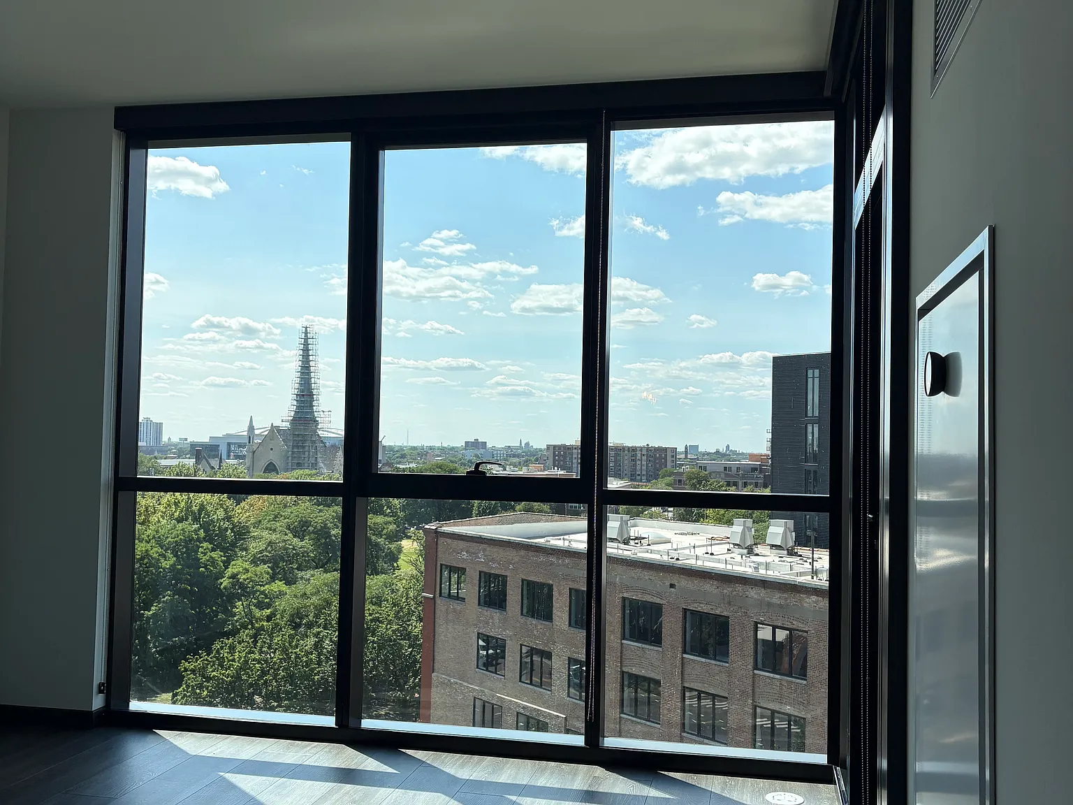 1 bed, 875 sqft, $3,546 — Photo 4