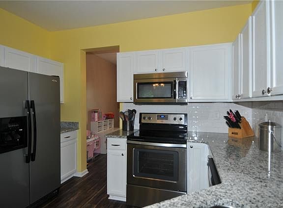 5th image of 12420 Oakton Hunt Dr