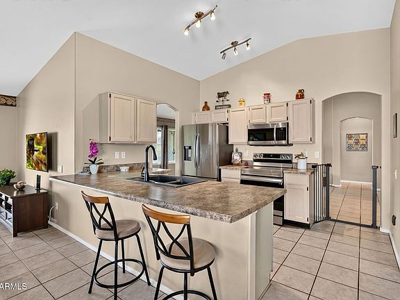2nd image of 739 S CHOLLA Street