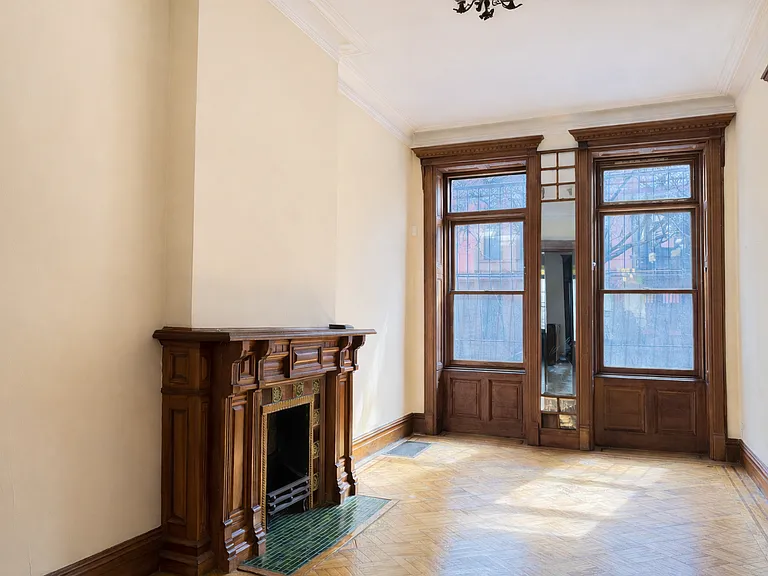 137 Manhattan Ave #1 — Photo 4