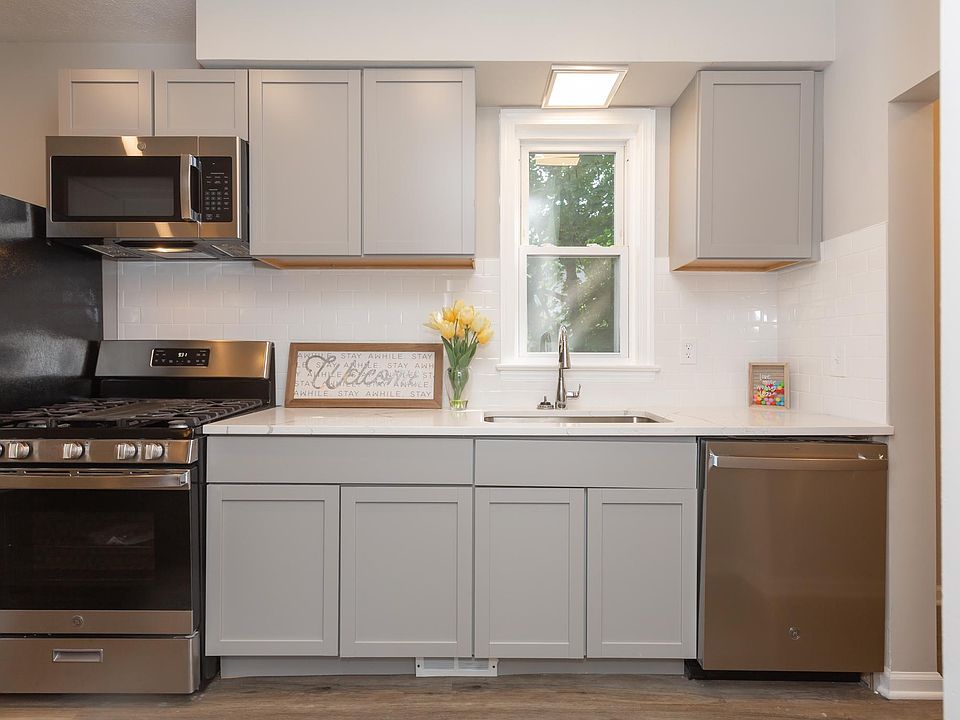 1st image of 2055 Fairview Ave #B