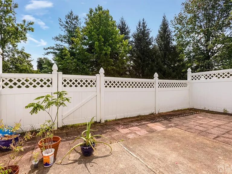 303 Pheasant Run — Photo 39