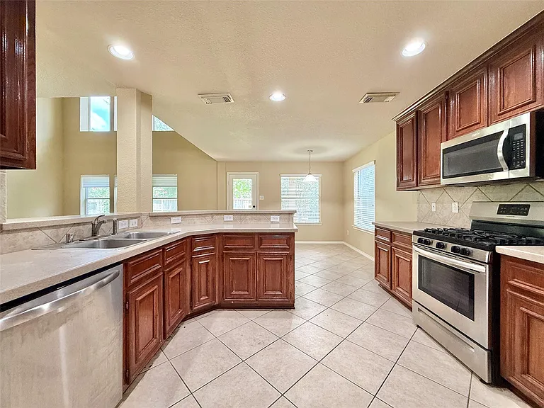 1810 Katlyn Ln — Photo 15
