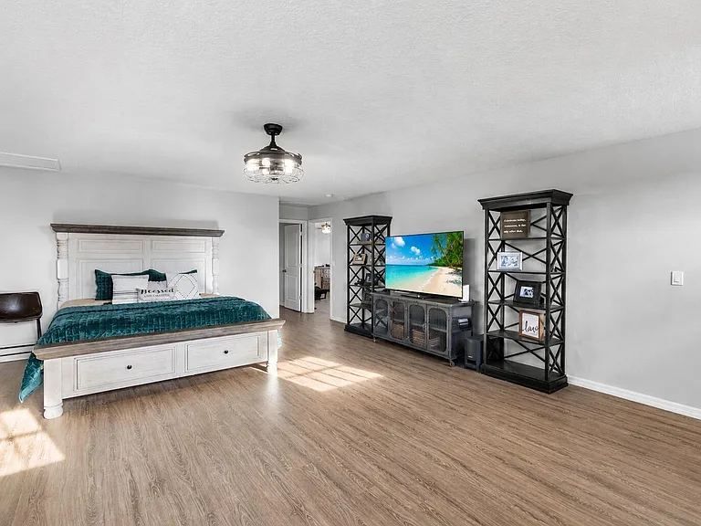 5648 NW Lorna Ct — Photo 34