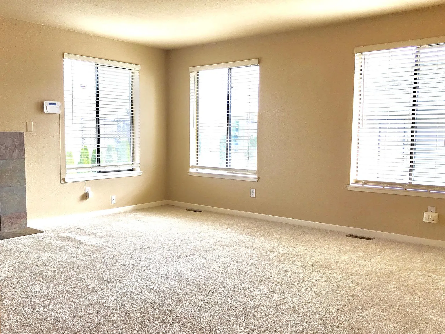 5 bed, 2400 sqft, $775 — Photo 3
