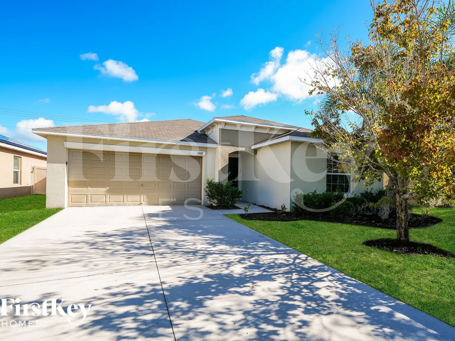 4 bed, 2.0 bath, 1899 sqft, $2,160 — Photo 2